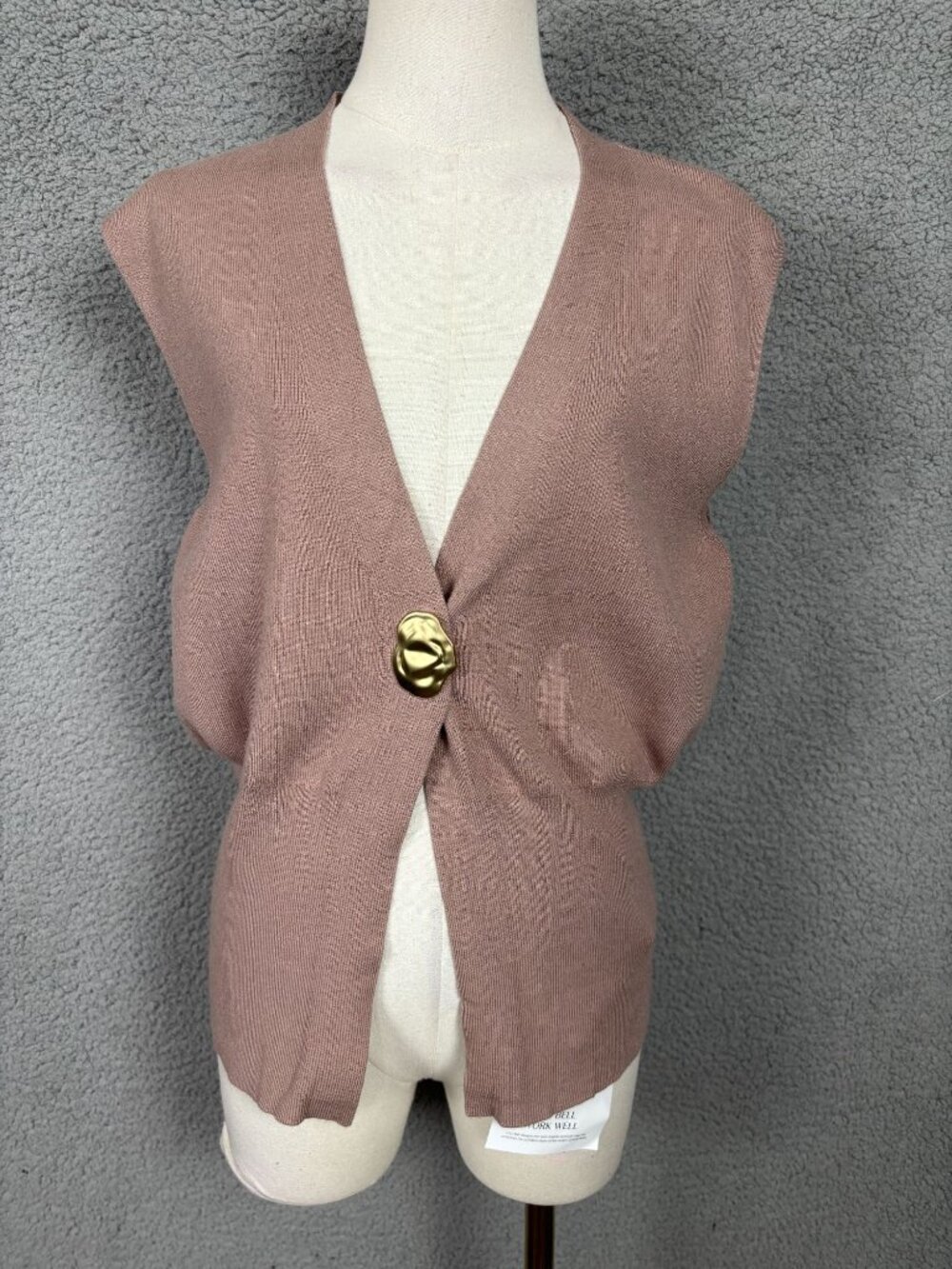 Cicy Bell Women's V- Neck Ribbed Sweater Vest Gold Button Mauve Size Large NWT's